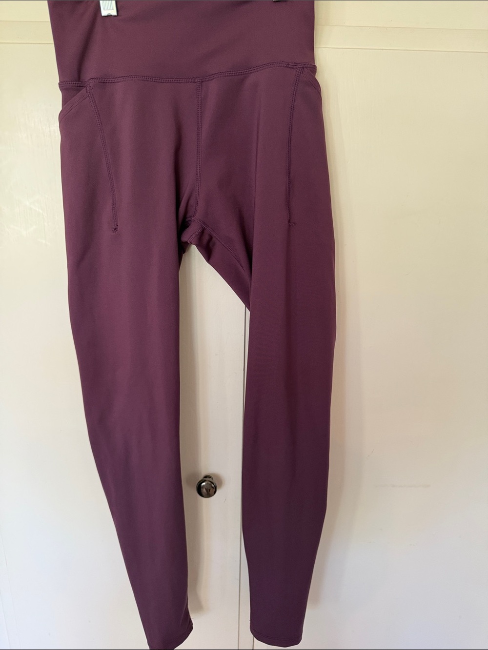 Rabbit pocket tight running Performance Leggings in Plum